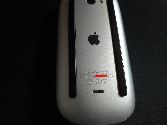Apple Mouse。型番は裏側。